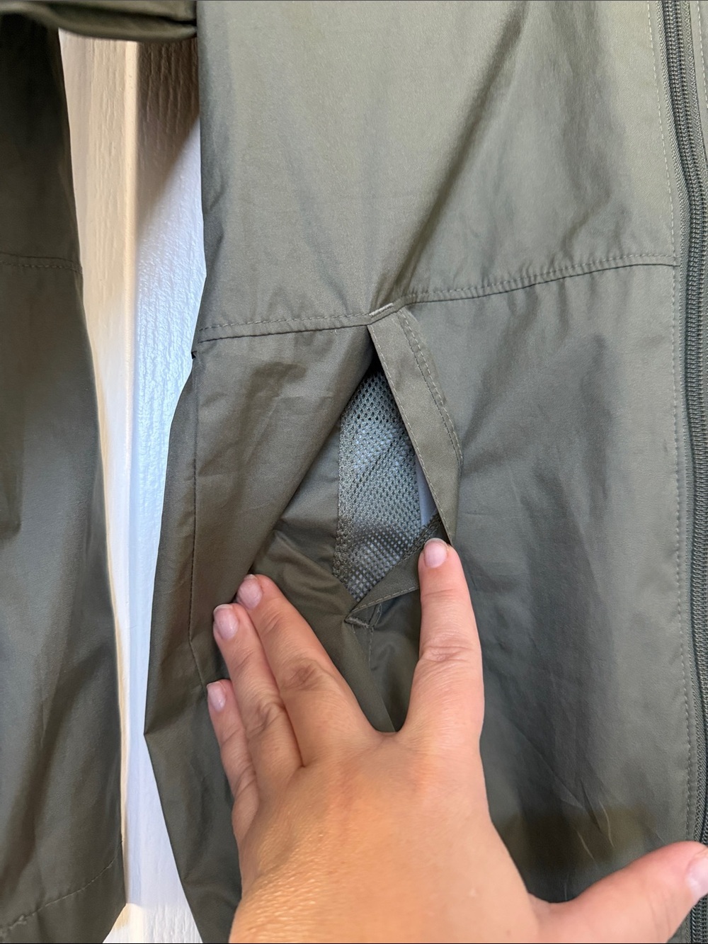 Columbia Olive Hooded Packable Windbreaker Jacket - Picture 2 of 10